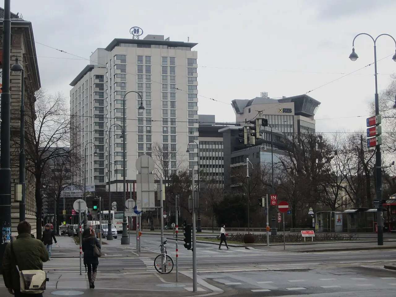 Stadtpark & Ringstrasse Quiet Walk — a 1.69 km walking route along real pedestrian paths