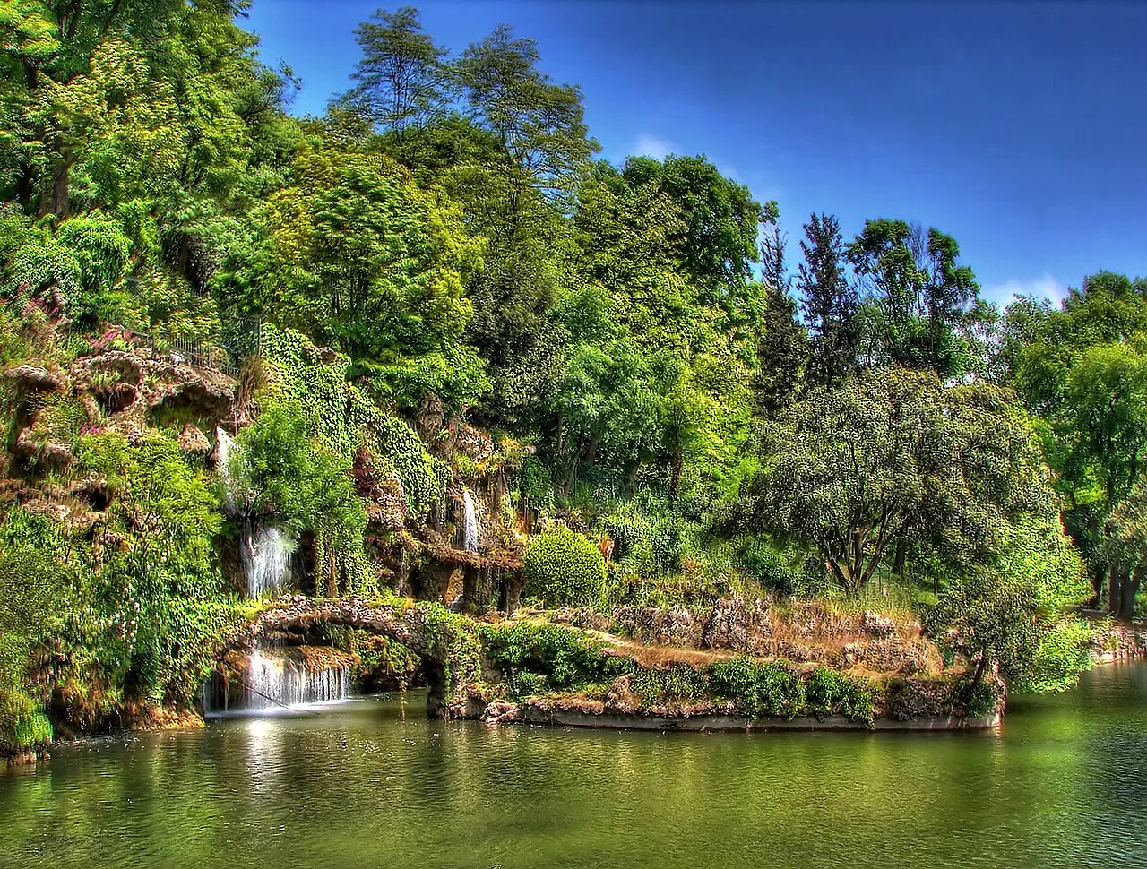 Emirgan Park Tulip Forest Loop — a 3.5 km walking route along real pedestrian paths
