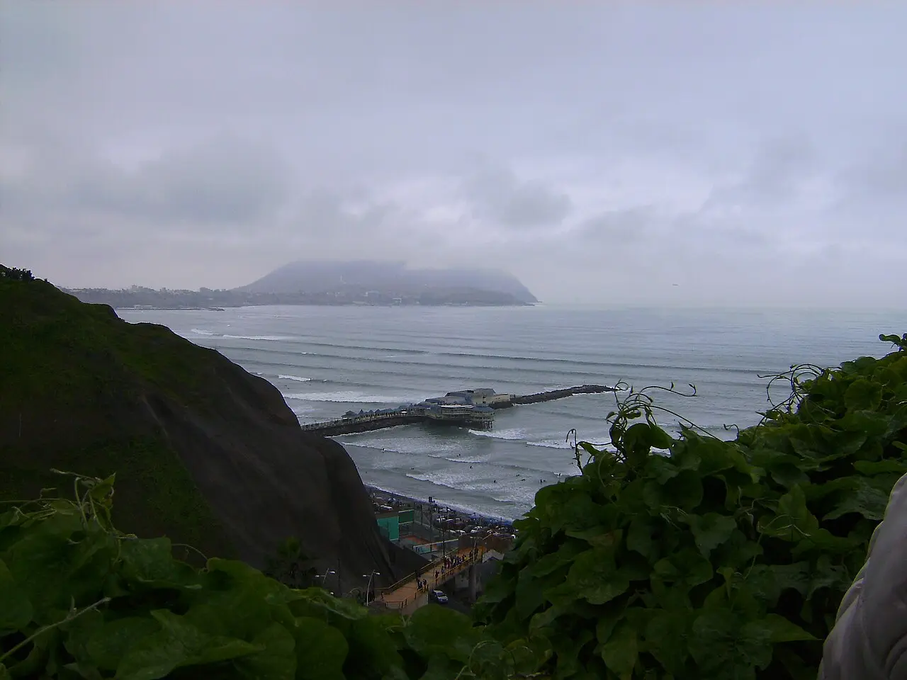 Lima Waterfront Promenade — a 7.6 km walking route along real pedestrian paths