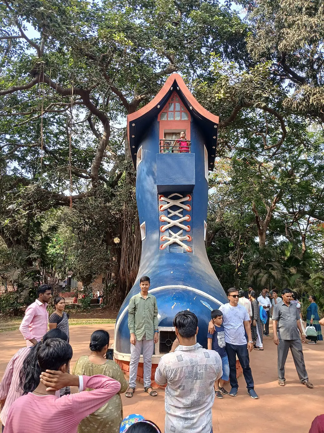 Hanging Gardens & Kamala Nehru Ridge — a 1.84 km walking route along real pedestrian paths