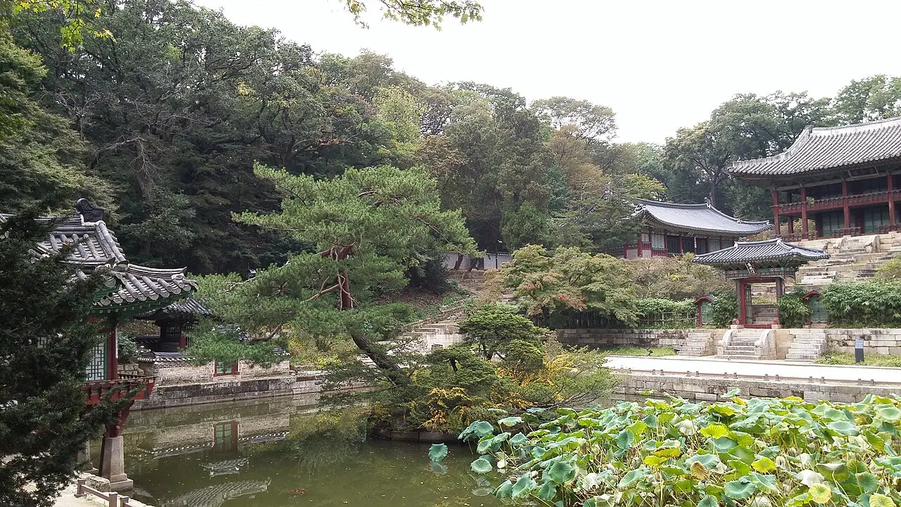Changdeokgung Secret Garden (Huwon) — a 1.06 km walking route along real pedestrian paths
