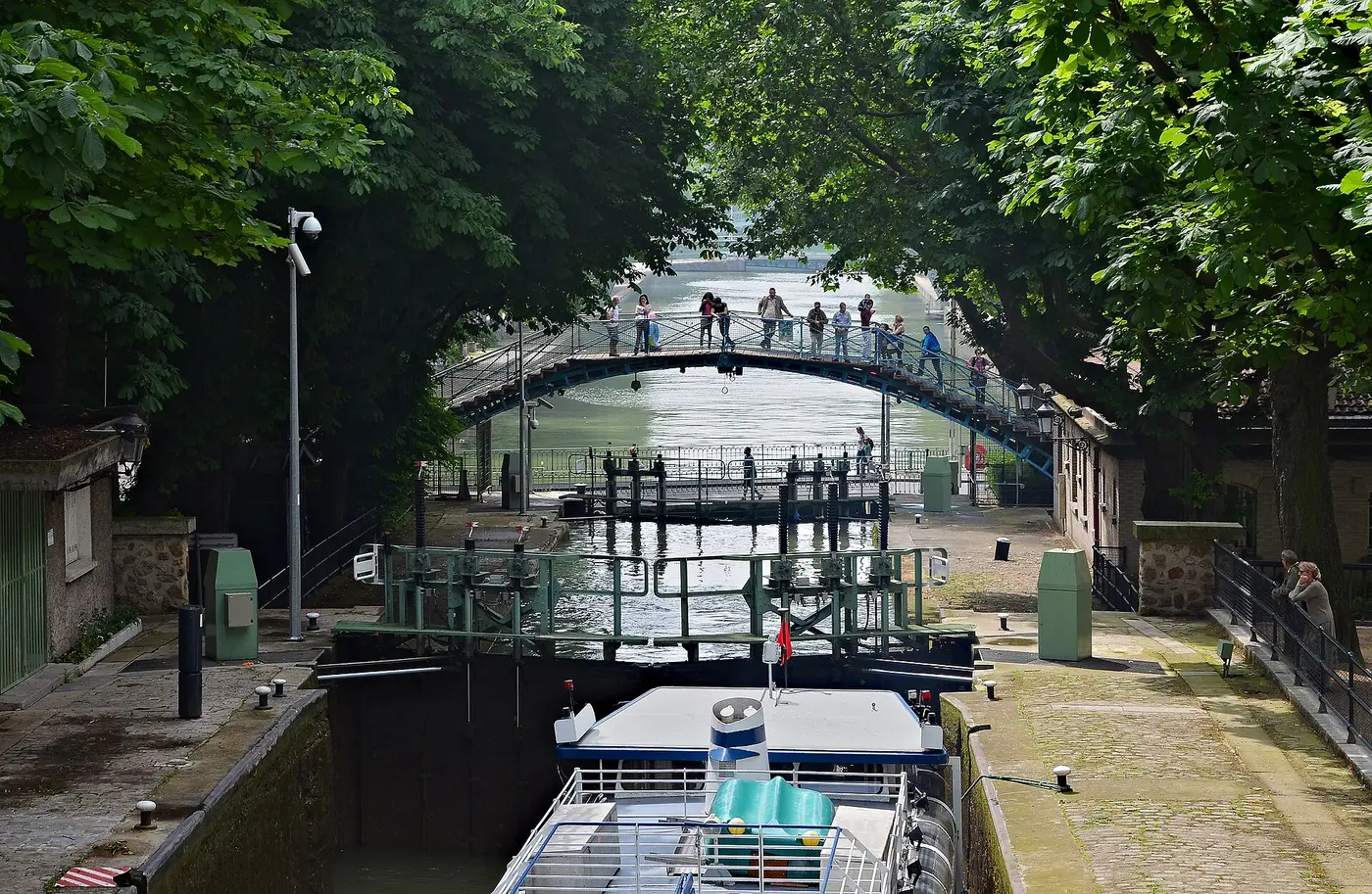 Canal Saint-Martin Gentle Path — a 2.93 km walking route along real pedestrian paths