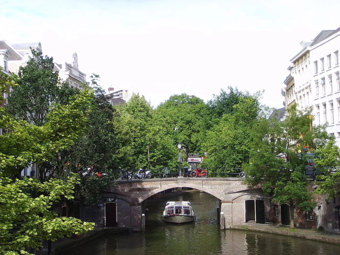 Oudegracht Wharves & Quiet Courtyards — a 3.83 km walking route along real pedestrian paths