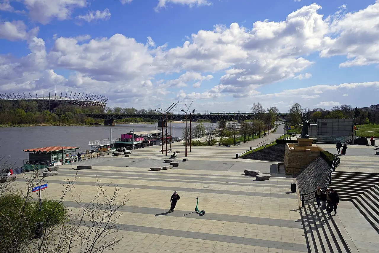 Vistula Boulevards Quiet Walk — a 6.49 km walking route along real pedestrian paths