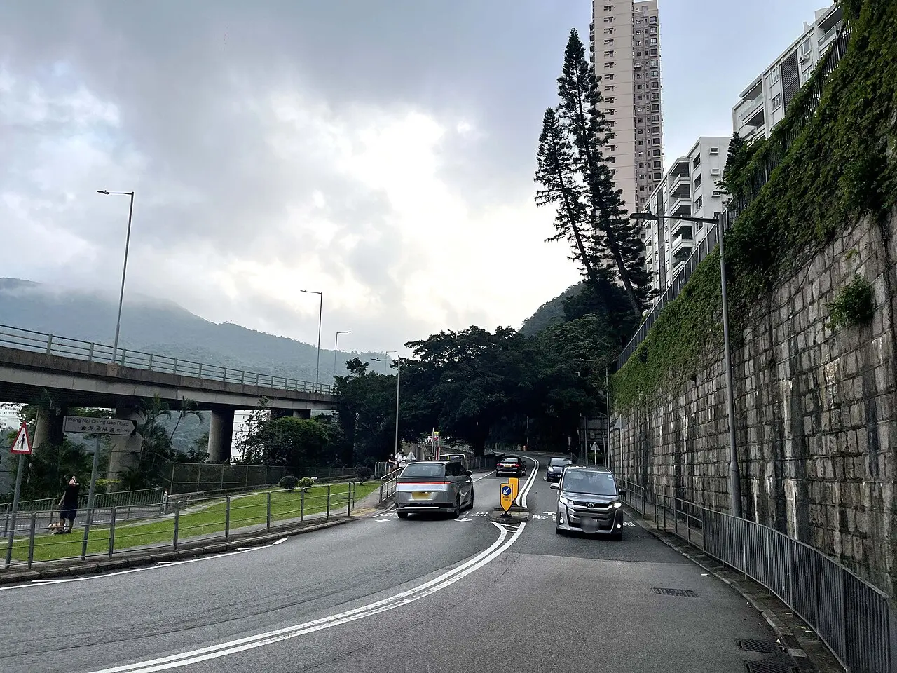 Bowen Road Green Corridor — a 3.7 km walking route along real pedestrian paths