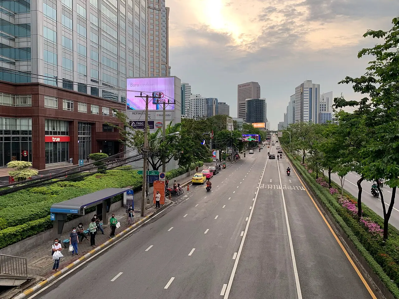 Lumpini Park Full Loop — a 1.84 km walking route along real pedestrian paths
