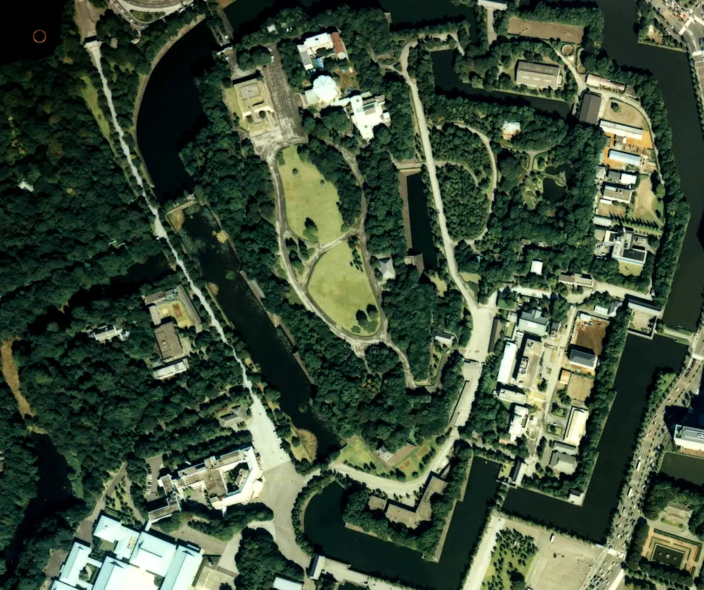 Imperial Palace Outer Gardens Quiet Circuit — a 6.6 km walking route along real pedestrian paths