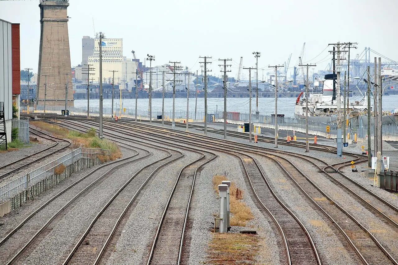 Old Port Waterfront Soft Walk — a 4.06 km walking route along real pedestrian paths