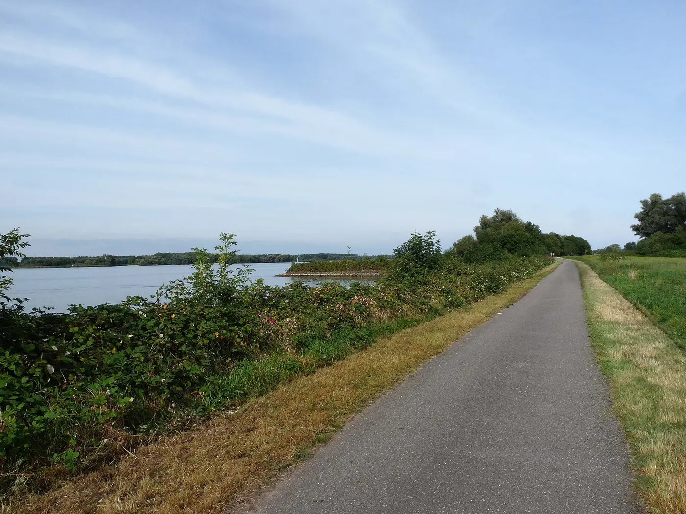 Hank Dike & Water Silence — a 2.17 km walking route along real pedestrian paths