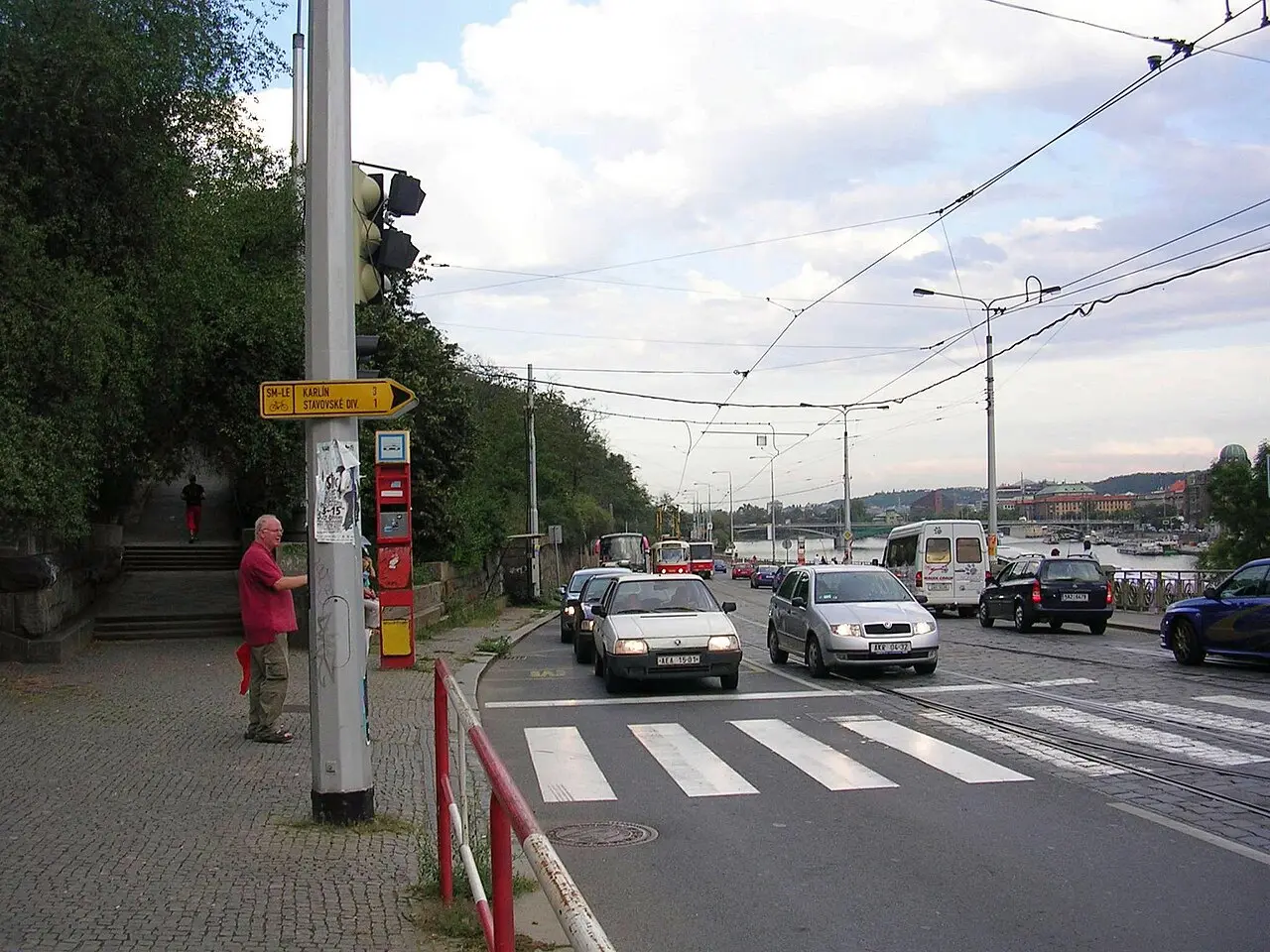 Letná Plateau Tree-Lined Walk — a 1.34 km walking route along real pedestrian paths