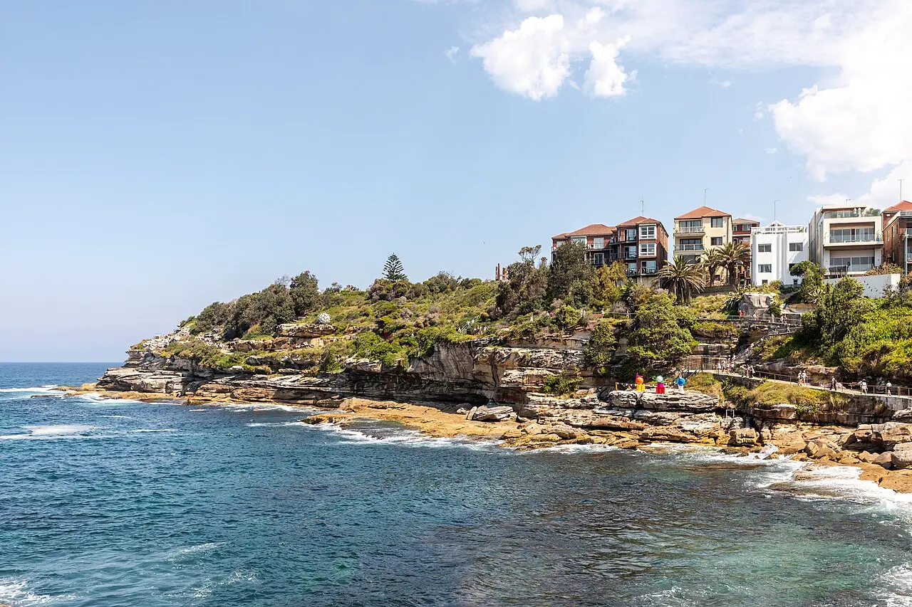 Bondi to Bronte Coastal Walk — a 4.24 km walking route along real pedestrian paths