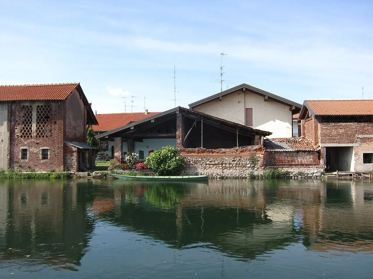Naviglio Grande Canal Walk — a 10.23 km walking route along real pedestrian paths