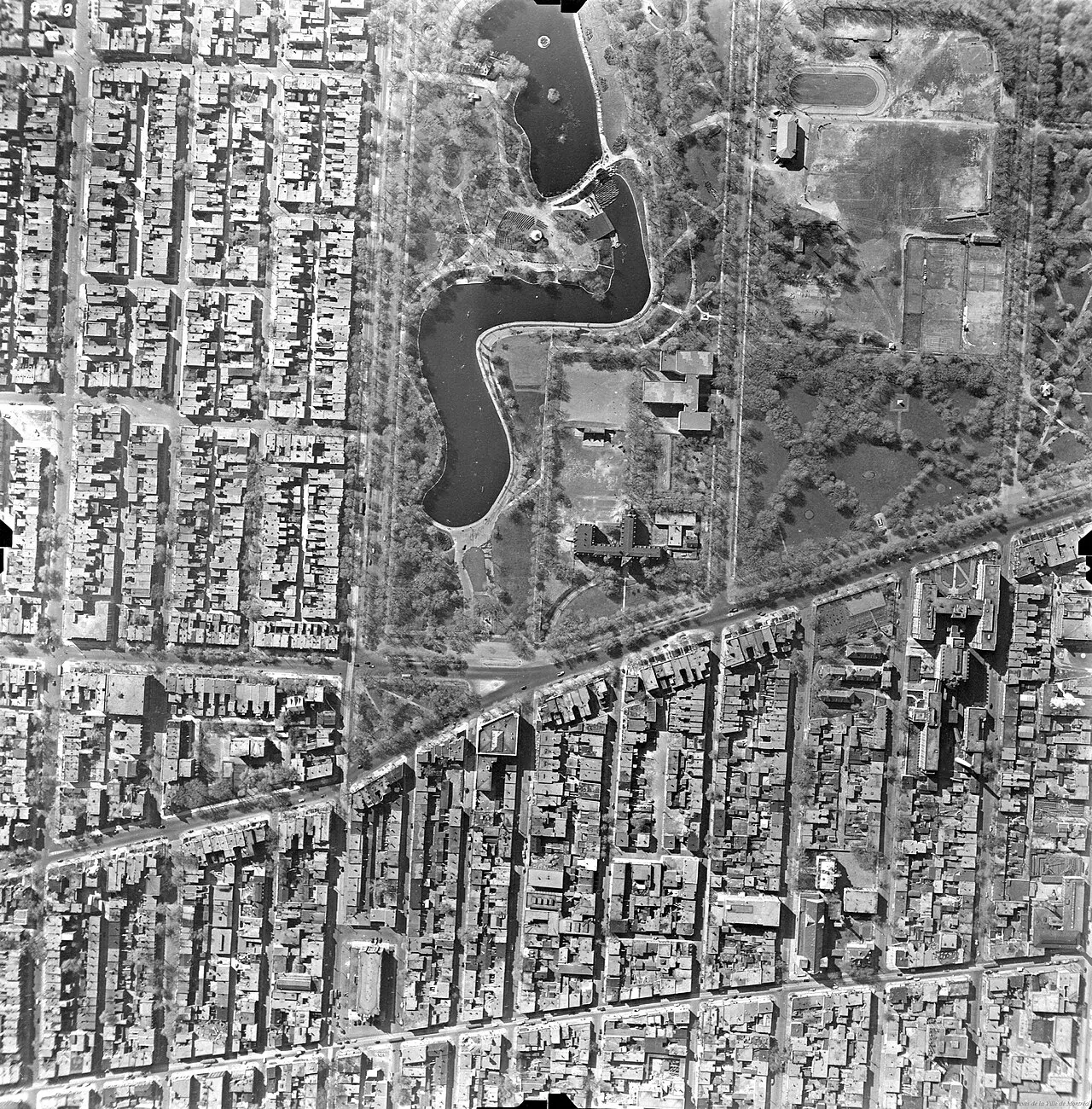 Parc La Fontaine — a 1.01 km walking route along real pedestrian paths