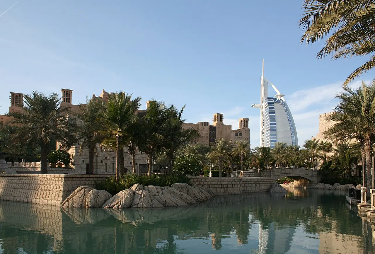 Jumeirah Corniche Beach Walk — a 0.52 km walking route along real pedestrian paths