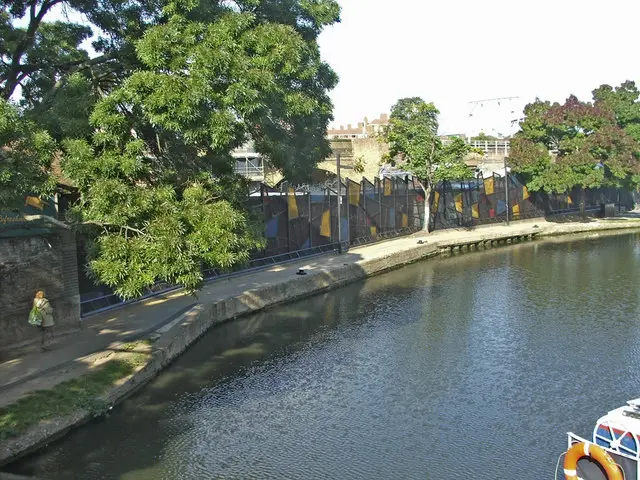 Regent's Canal Gentle Flow — a 4.14 km walking route along real pedestrian paths