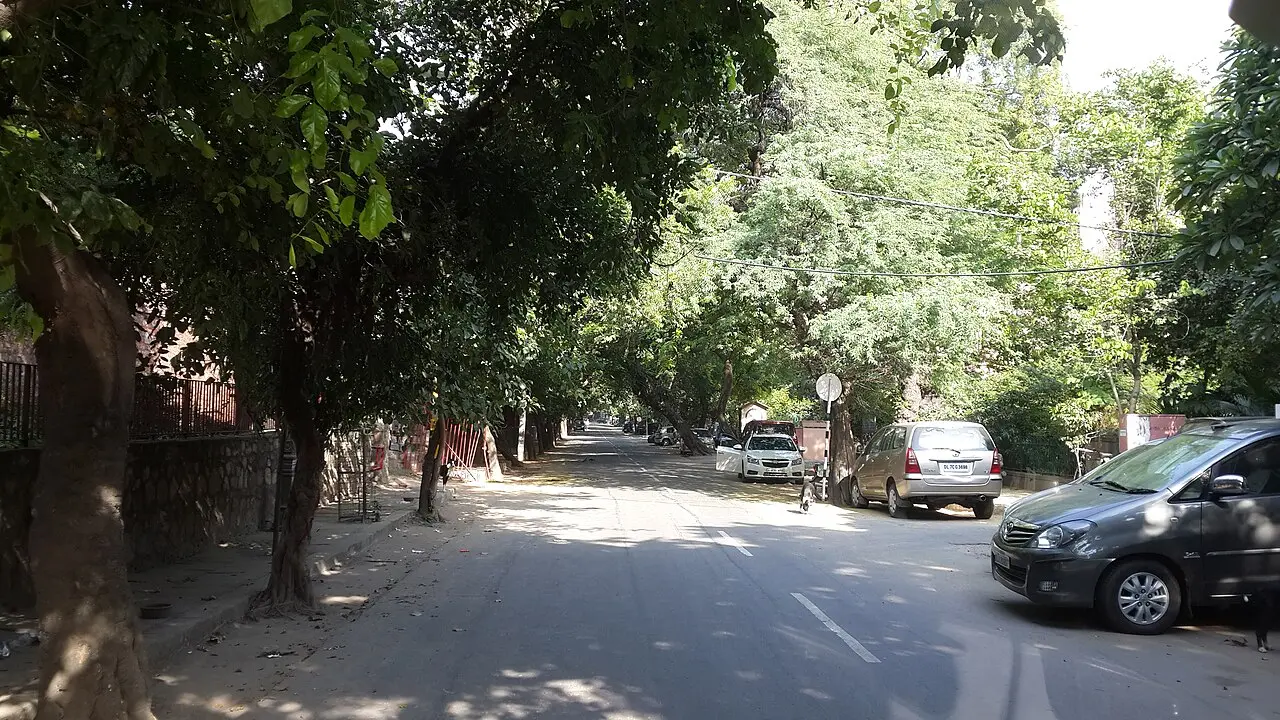 Sunder Nursery Full Loop — a 1.08 km walking route along real pedestrian paths