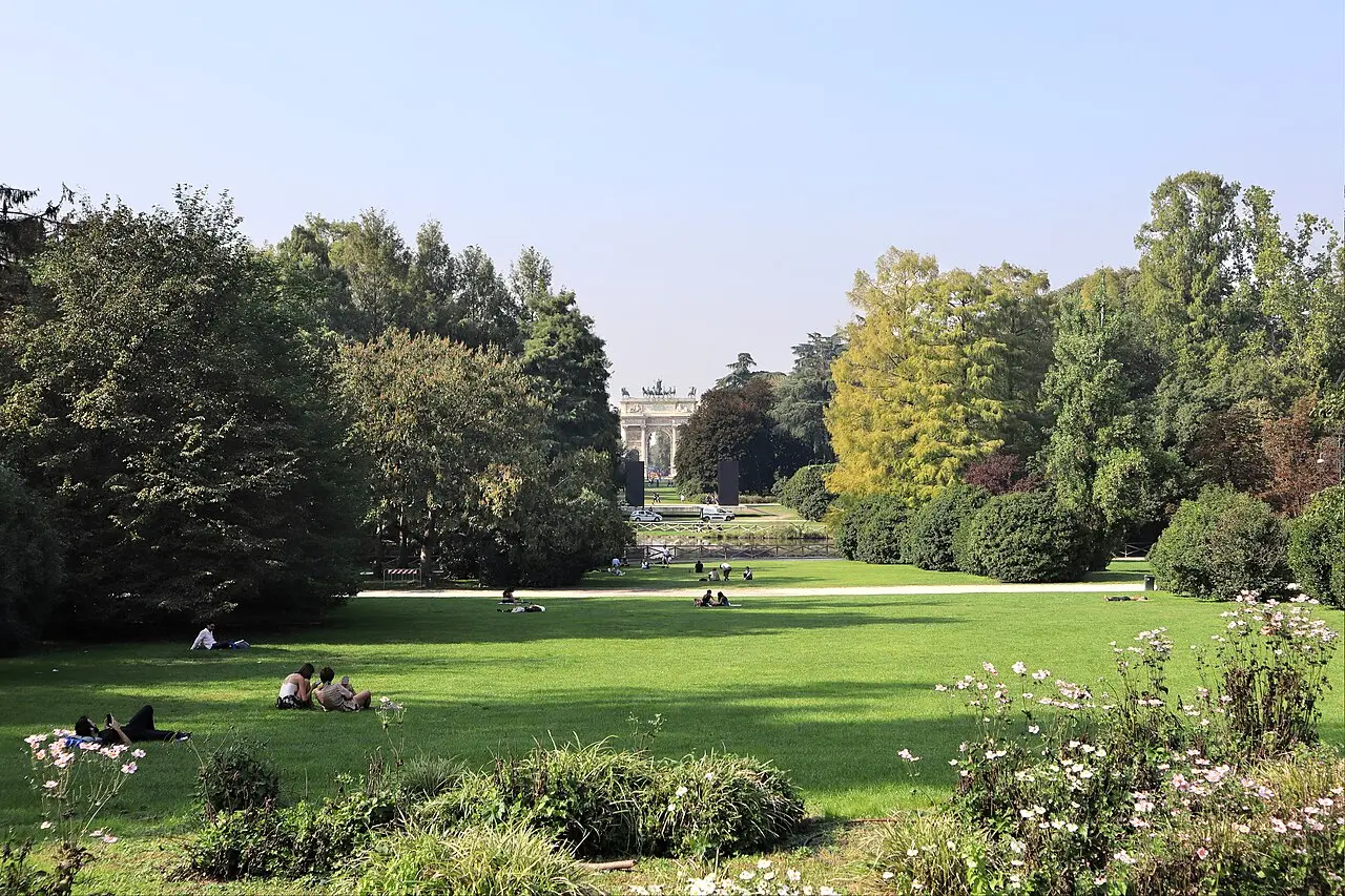 Parco Sempione Castle Loop — a 11.87 km walking route along real pedestrian paths