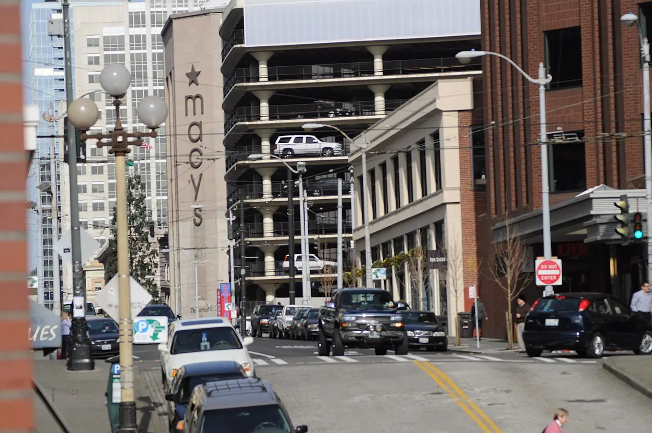Seattle Waterfront Promenade — a 9.12 km walking route along real pedestrian paths