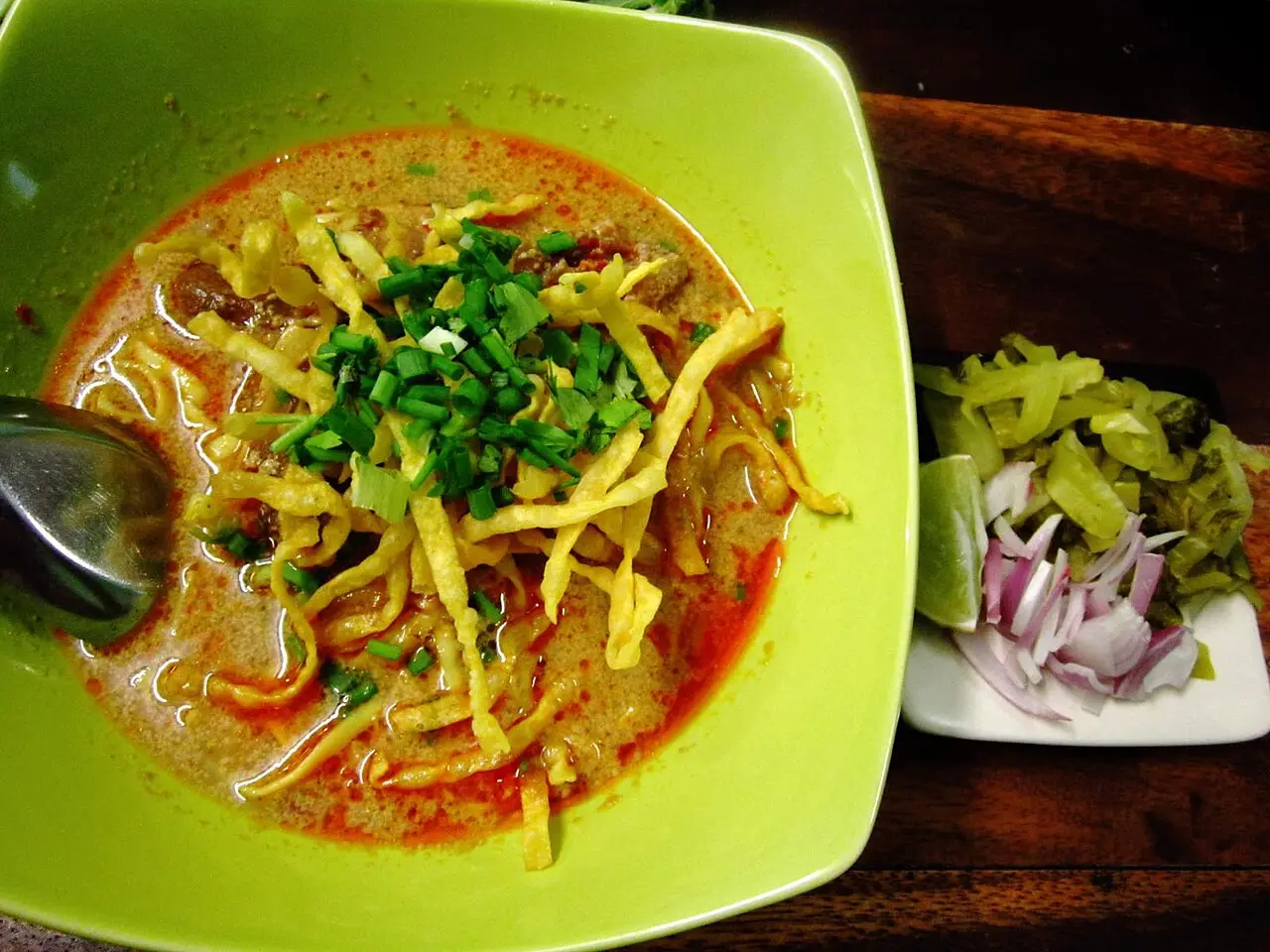 Chatuchak & Vachirabenchatat Linked Parks — a 3.56 km walking route along real pedestrian paths