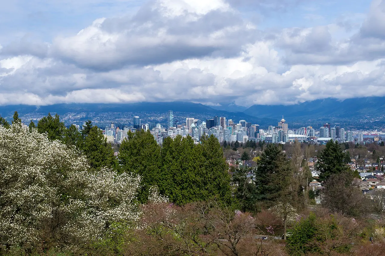 Queen Elizabeth Park Quarry Gardens — a 2.65 km walking route along real pedestrian paths