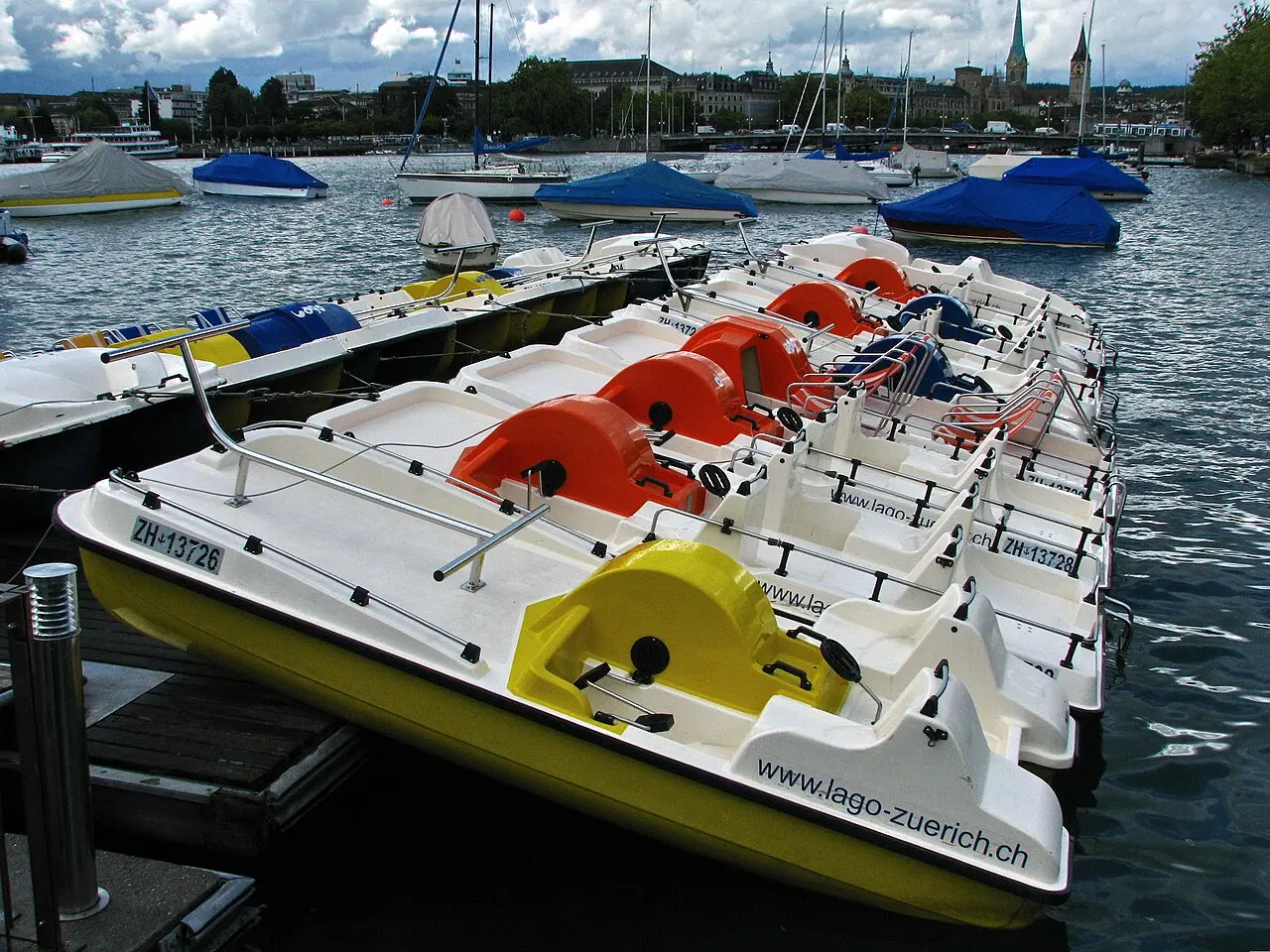 Lake Zürich Utoquai Promenade — a 2.02 km walking route along real pedestrian paths