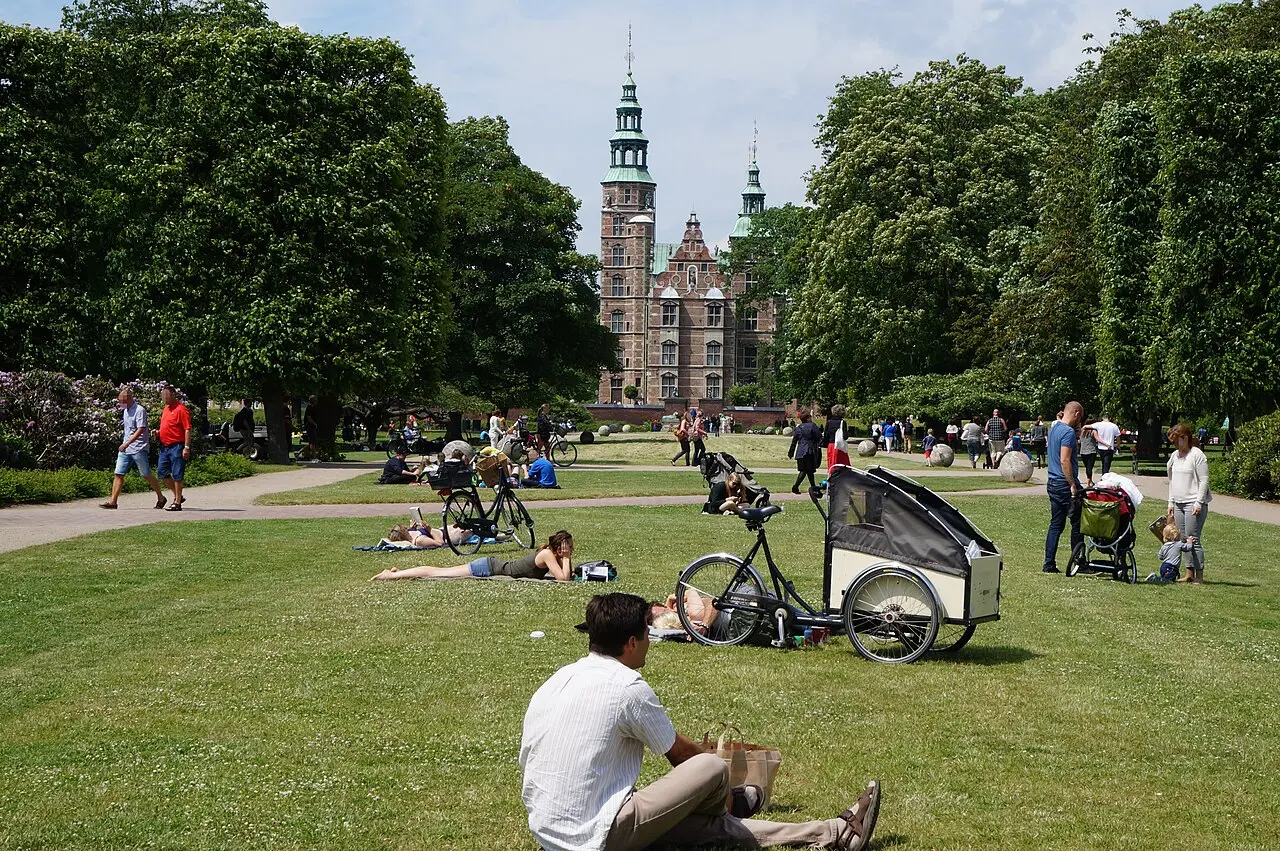 Kongens Have & Rosenborg Loop — a 1.17 km walking route along real pedestrian paths