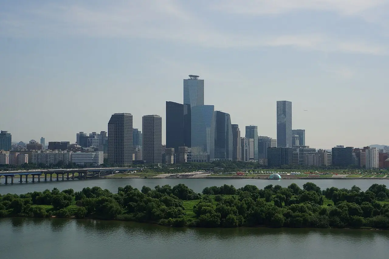 Han River — Yeouido Hangang Park — a 15.78 km walking route along real pedestrian paths