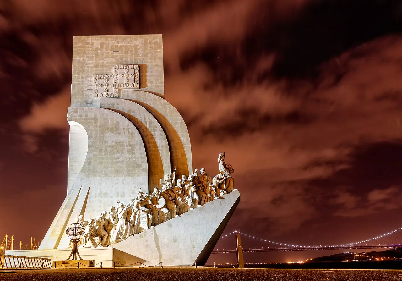Tejo Riverside Belém Walk — a 1.95 km walking route along real pedestrian paths