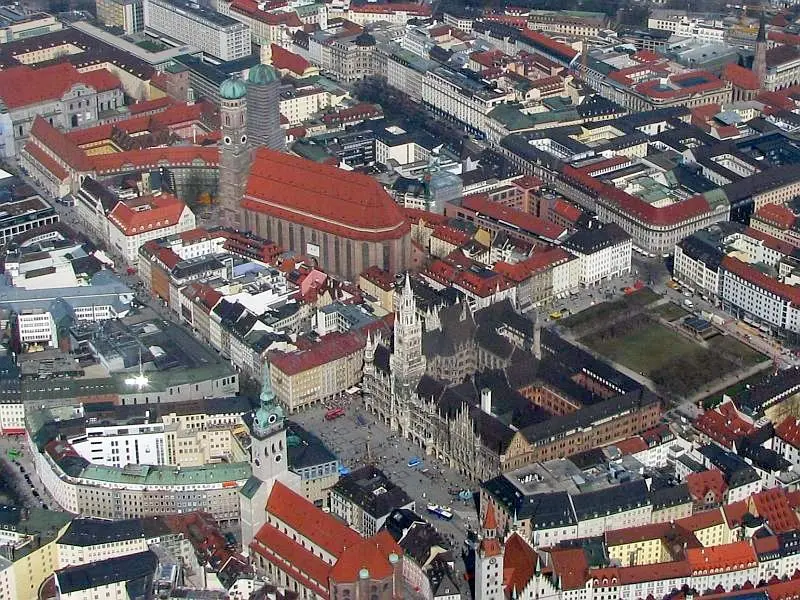 Munich Old Town Circuit — a 1.85 km walking route along real pedestrian paths
