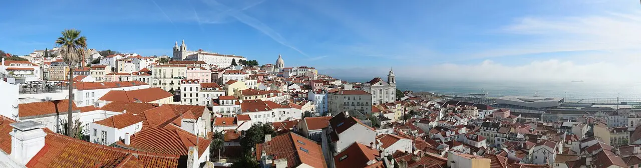 Alfama Quiet Miradouros — a 0.57 km walking route along real pedestrian paths