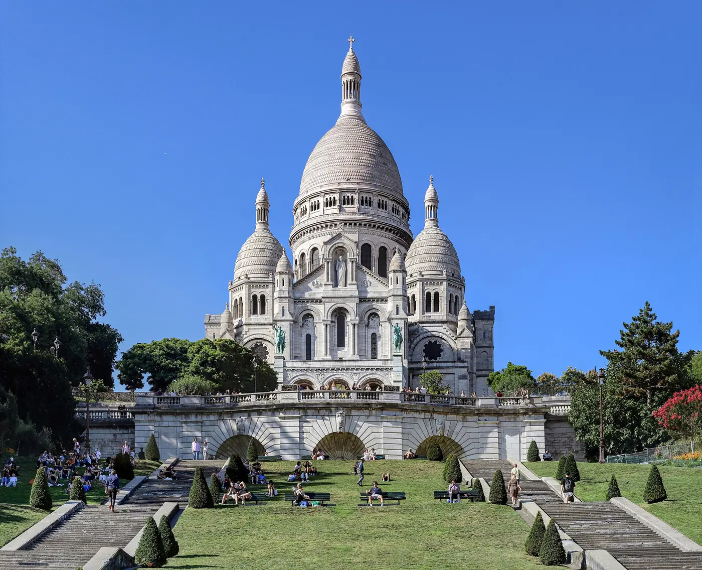 Montmartre Quiet Heritage Edges — a 1.63 km walking route along real pedestrian paths