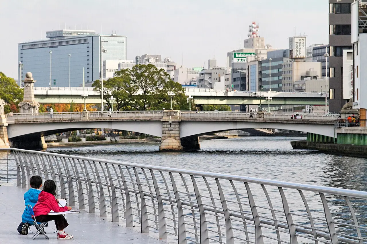 Nakanoshima River Island Walk — a 2.04 km walking route along real pedestrian paths