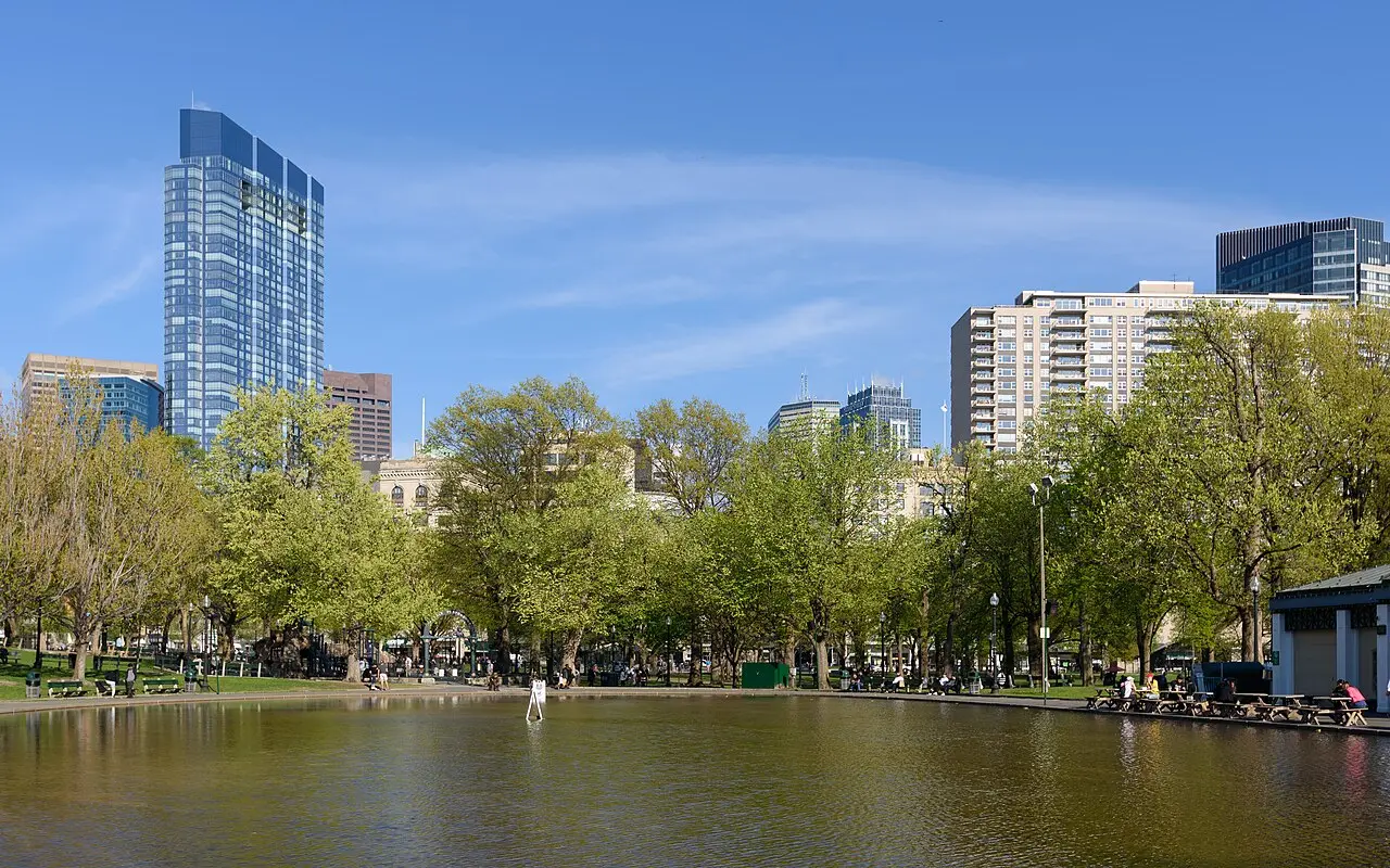 Boston Common & Public Garden — a 2.12 km walking route along real pedestrian paths