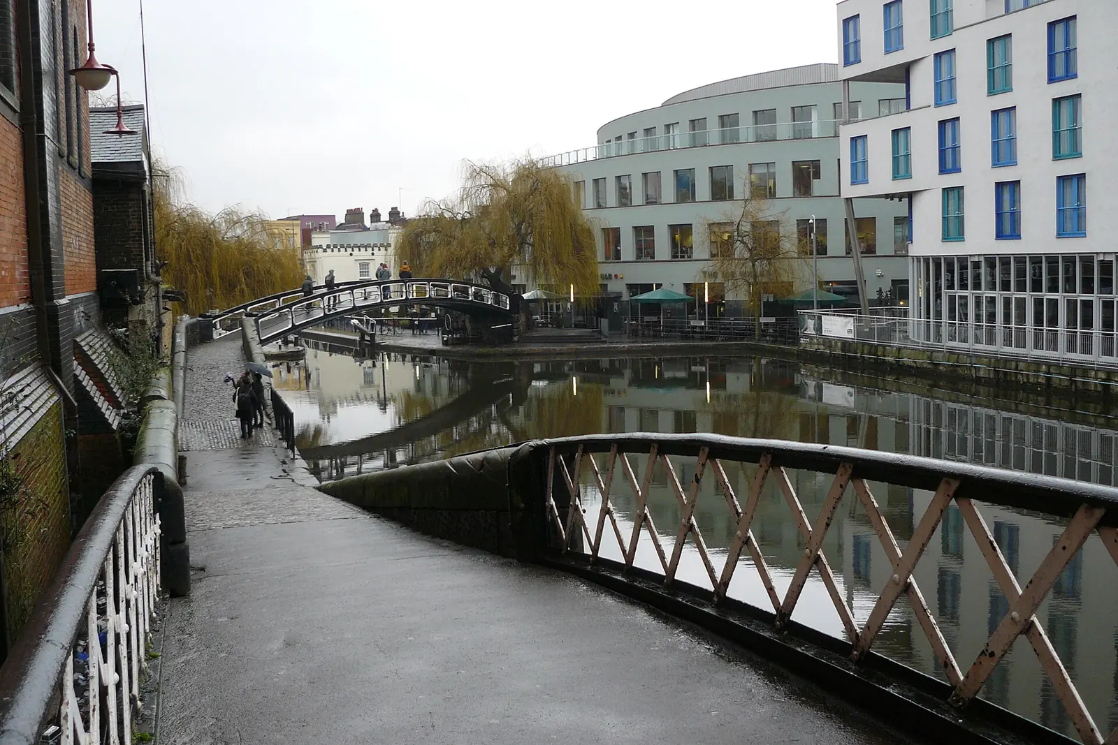 Regent's Canal Gentle Flow — a 4.14 km walking route along real pedestrian paths